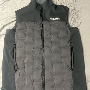 KUIU Men's Black and Dark Gray Axis Thermal Vest